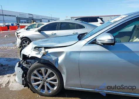 2017 Mercedes-Benz E 300 z USA, uszkodzony, nr VIN WDDZF4JB4HA289019